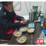 身边的感动！居民自发慰问抗疫工作人员