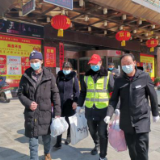爱心驾校护送滞留岳阳湖北籍人员返乡