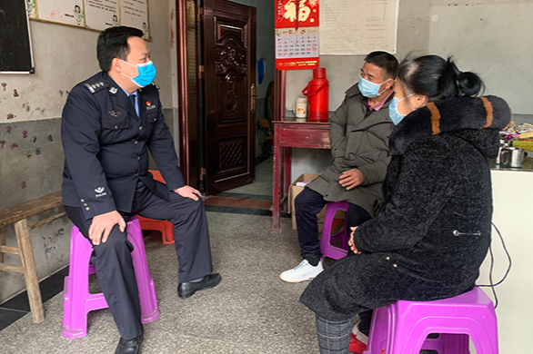 【防控复工两手抓】周胜走访慰问抗击疫情一线医护人员家属