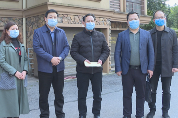 【防控复工两手抓】谢志军走访慰问抗疫一线医护人员家属