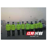 安乡交警：守一道“门”，护一座“城”