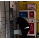 快递直接送到楼下 生产生活逐步恢复正常