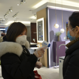 视频｜长沙喜盈门范城2月22日恢复营业 先测体温并消毒才准入 