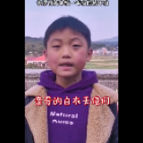 长沙小学生隔空比心 武汉前线战士心里暖化了