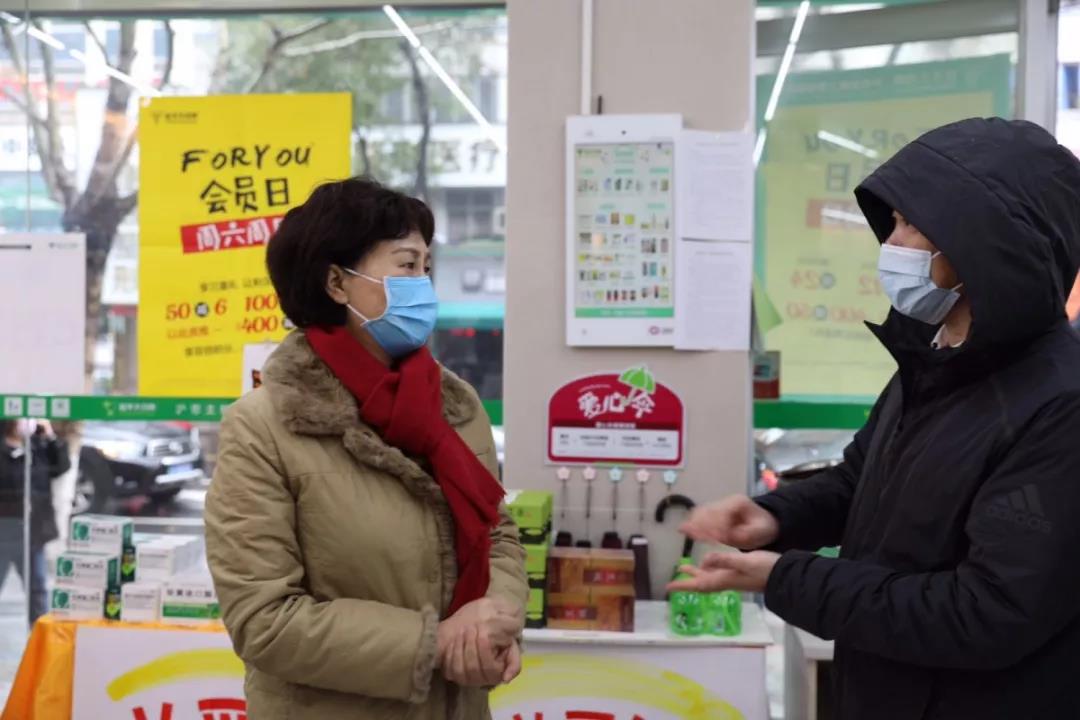 黄兰香在常德督导检查疫情防控工作