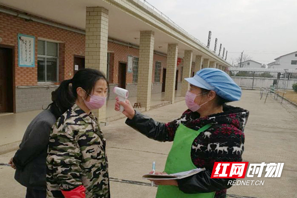 3对院内人员按时进行体温监测上报。.jpg