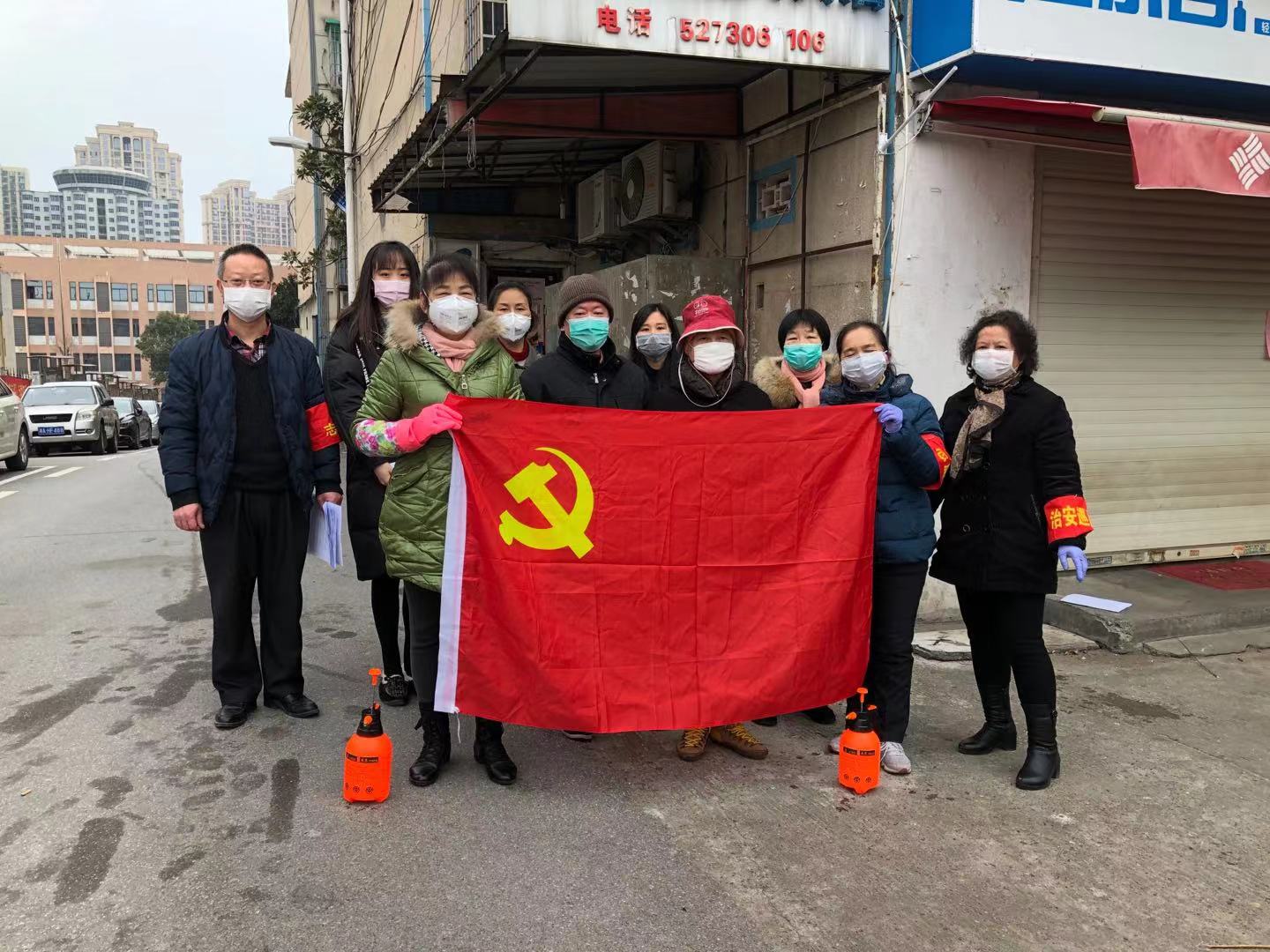 党员队伍集合二村消杀灭菌.jpg