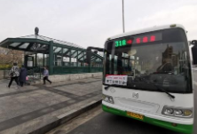 长沙50条公交线路运营时间调整 需隔开就座 站立区1平方米不超过3人