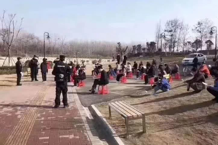 湘潭市民到公园闲逛，被要求背防疫手册？谣言！