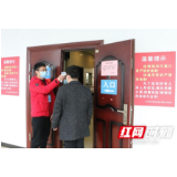怀化市城建投公司食堂采取有效措施，解决就餐难问题 准备套餐盒饭，轮流错时取食