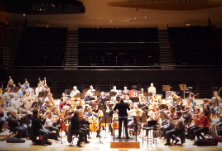 巴黎管弦乐团演奏《贝多芬第七交响乐》为中国加油