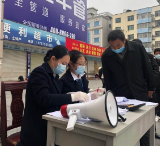 溆浦县420名务工人员搭乘专列返岗就业