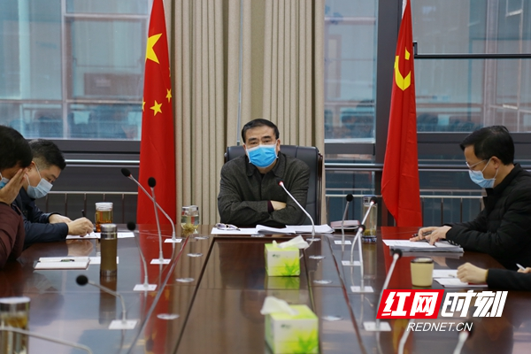 贺圣国同志传达会议精神 (2)_副本.jpg