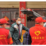 志愿者为复工复产注入“红色动能”