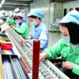 工人日报：与其坐在办公室盖章，不如沉到企业解决问题