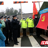 组图 | 最美战“疫”身影⑤：“藏青蓝”