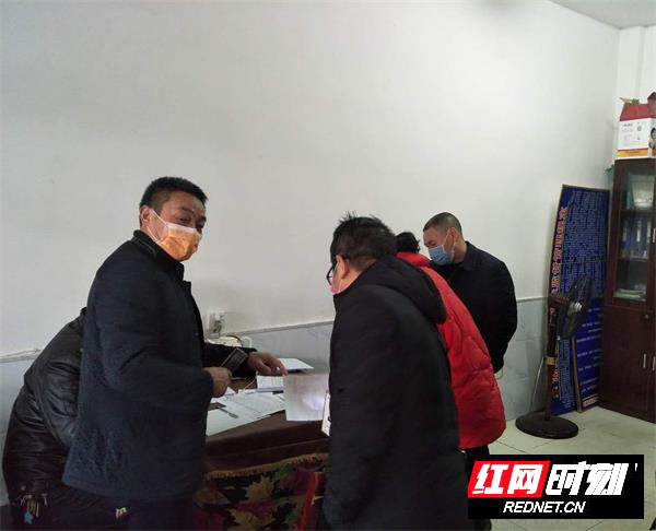 县所主要负责人唐国盛与分管安全负责人陈红祥.jpg