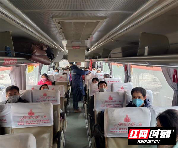 旅客有序乘车.jpg