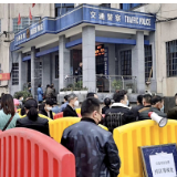 “距离远一点，安全多一点”，汨罗市交警大队现“景区式”排队管理