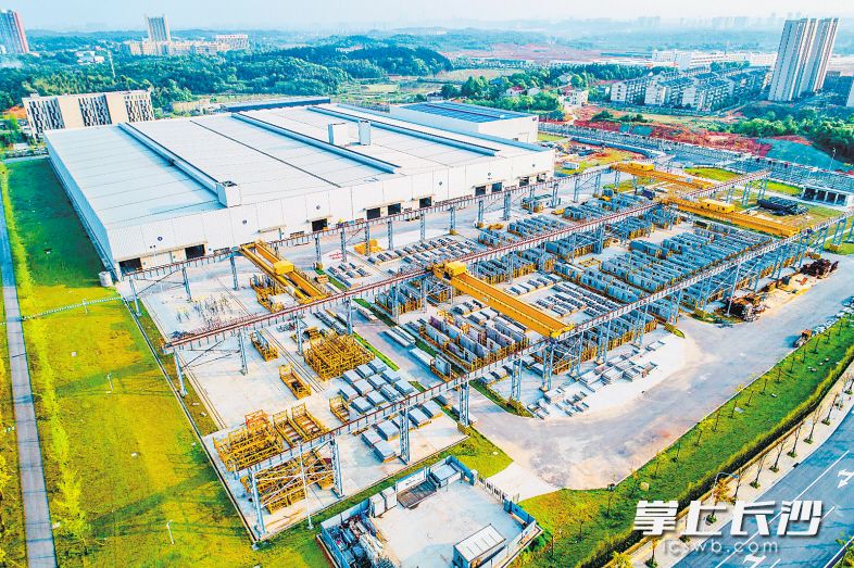 　　开福区大手笔兑现政策补贴资金，助力企业复工复产复信心。 均为李卓 摄