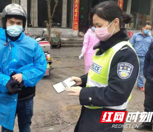 抗疫在基层丨凤凰：“战疫”女警展现别样美丽