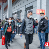 540名郴州在外务工人员坐上专列出发广东