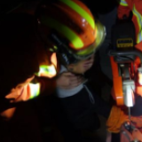 视频|洞口：“熊孩子”被卡锁芯 消防员迅速“解锁”