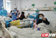 视频丨接过鲜花，病房里春暖花开：“感谢你们湖南医疗队”