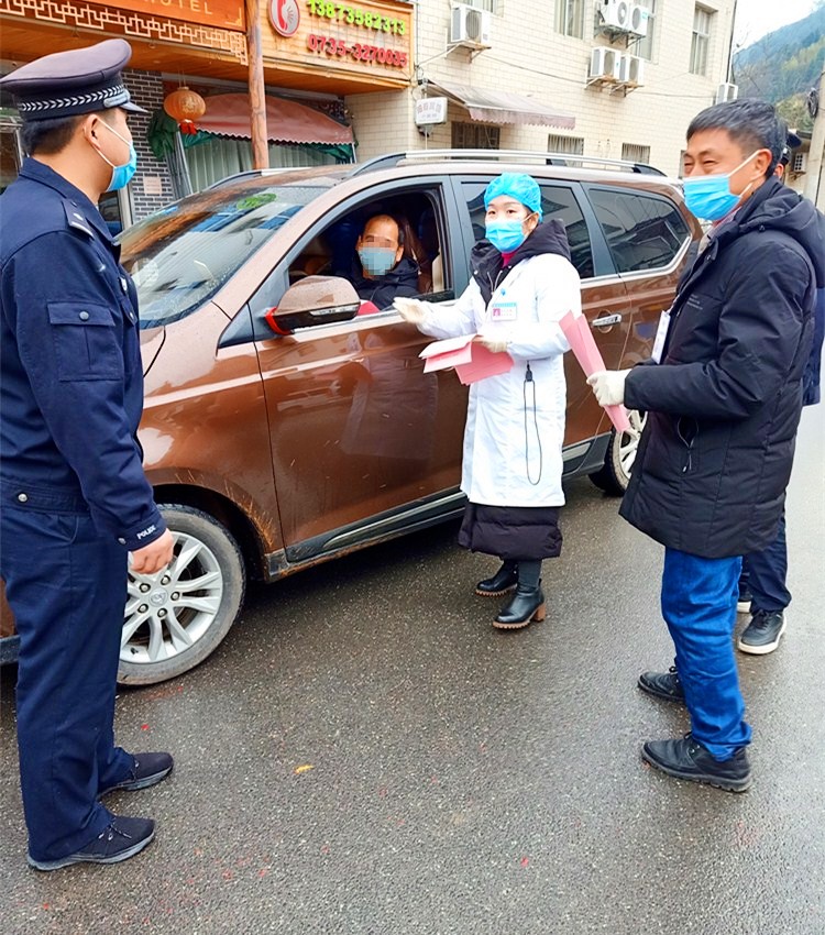 雷桂良弘法治 戰(zhàn)疫情圖片.JPG