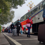 双峰“复工号”专列再出发  476名返岗务工人员享“私人定制”