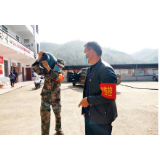 【人民日报客户端】资兴：村支书变身“快递兵哥”