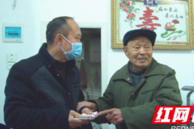 凤凰：九旬离休老干部捐款1万元抗击疫情