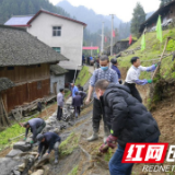 保靖这个苗寨人心齐，村民自筹资金修条“环村公路”