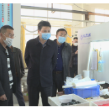 【防疫复工两手抓】彭新军深入扶贫车间督查指导疫情防控和复工复产工作 