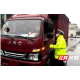 常德交警直属一大队全面恢复交通管理保障复工复产畅安