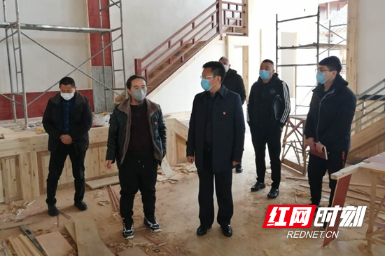 查看熊风雕塑园复工复产的情况.jpg