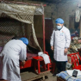 40多天，他办公室的灯总能亮到凌晨