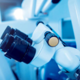 老爸患白内障 医生女儿为他选择多焦晶体