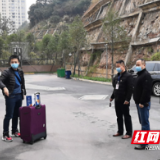 天元区：社区工作人员“化身”外地返株“迎宾员”