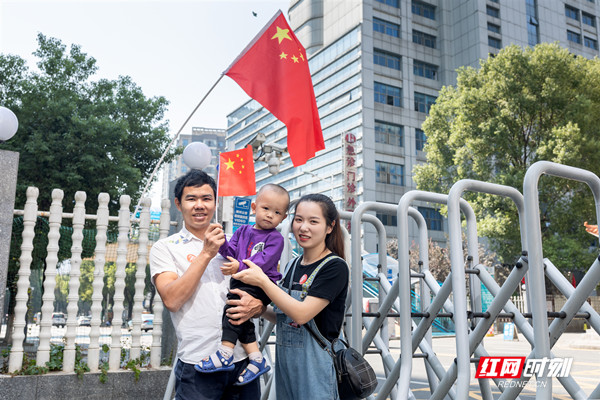 出征日记｜两岁的儿子说要开火车来接我