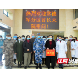 常德军分区司令员李兴刚为市康复医院送温暖