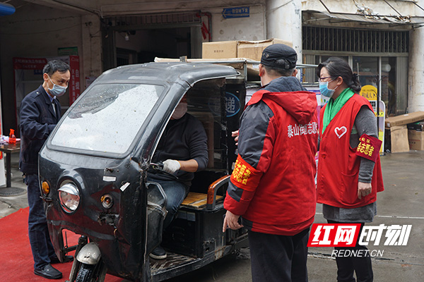 株洲：小区业主化身志愿者 主动扛挑起防疫“大梁”