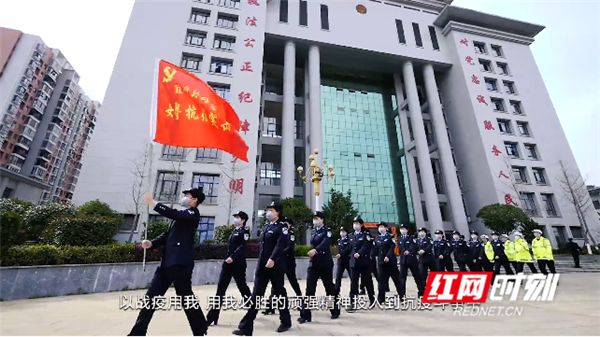 郴州：蓝天美玉 警花出更