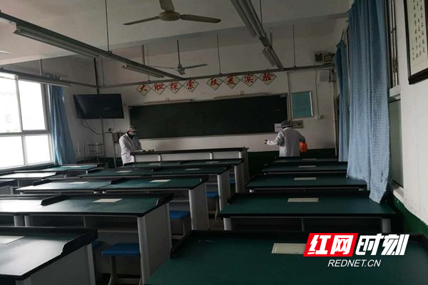 对实验室和教室消毒.jpg 对实验室和教室消毒.jpg