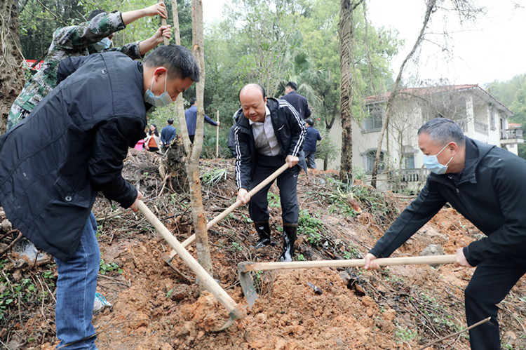 書記植樹2.jpg