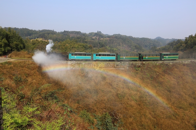 "嘉阳小火车·芭石铁路"地处四川南部犍为县芭沟镇,始建于1958年,全长