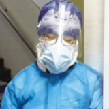 一个靠着门框熟睡的瞬间占据人民日报一整版，有啥故事