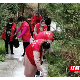 绥宁寨市活跃着一群“战疫女汉子”