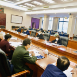 岳阳市委常委会召开会议