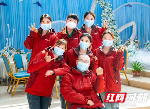 娄底市第二人民医院湖北黄冈抗疫队队员合影.jpg